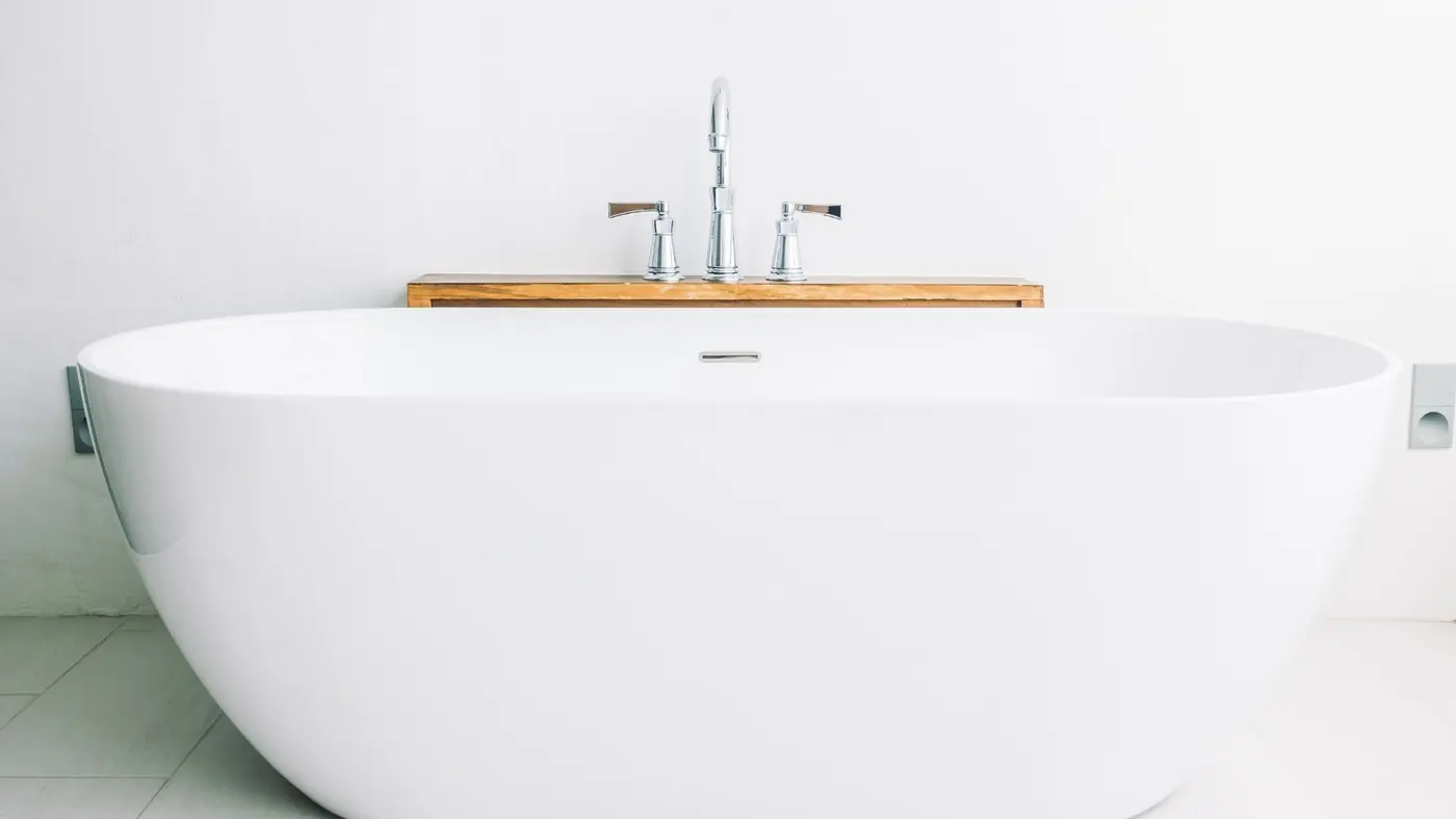 Bathtub refinishing in Los Angeles CA with a glossy white tub