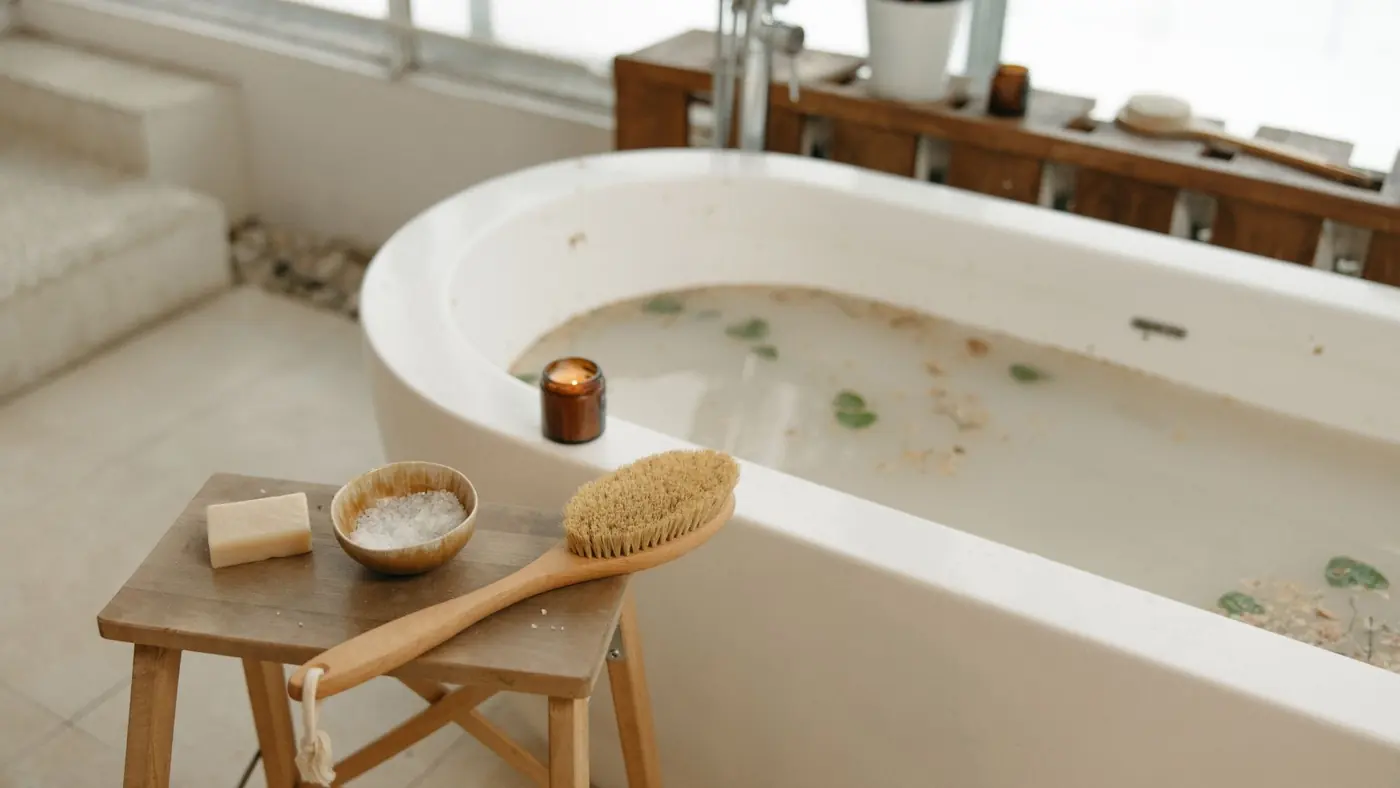 Fiberglass repair and chip repair in Los Angeles CA bathtub